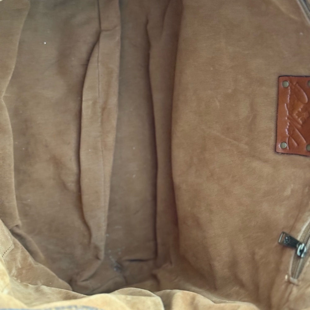 Chic Brown Leather Tote with Brass Accents - Picture 4 of 8